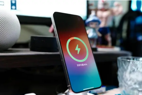 徽县苹果15换屏服务分享用什么充电器给iPhone15充电更好 